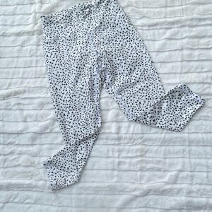 Leggings with black dots